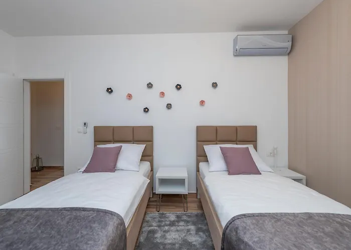 Luxury Apartments - La Vir 1 & 2