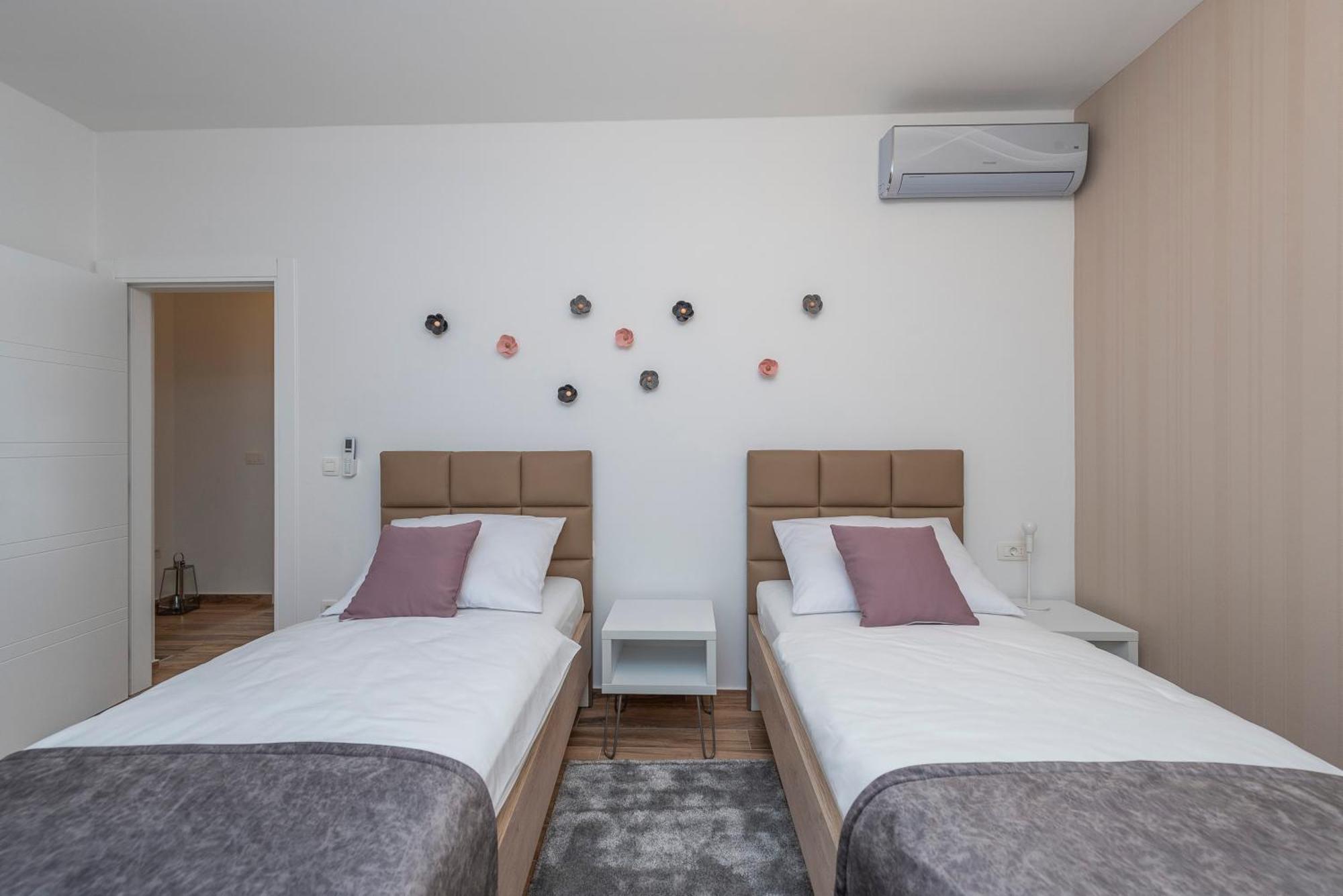 Holiday home Luxury - La 1 & 2 Vir