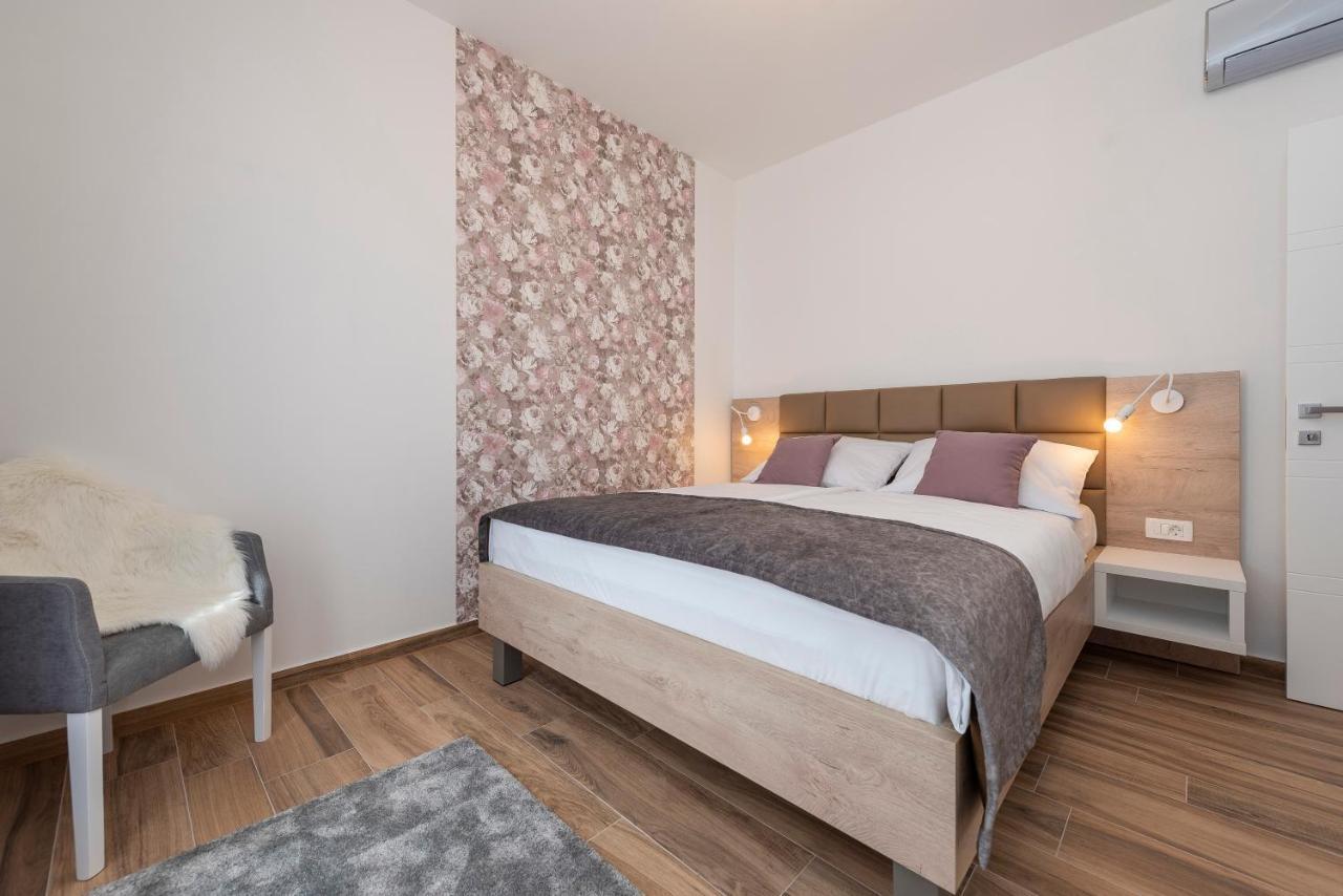 Holiday home Luxury - La 1 & 2