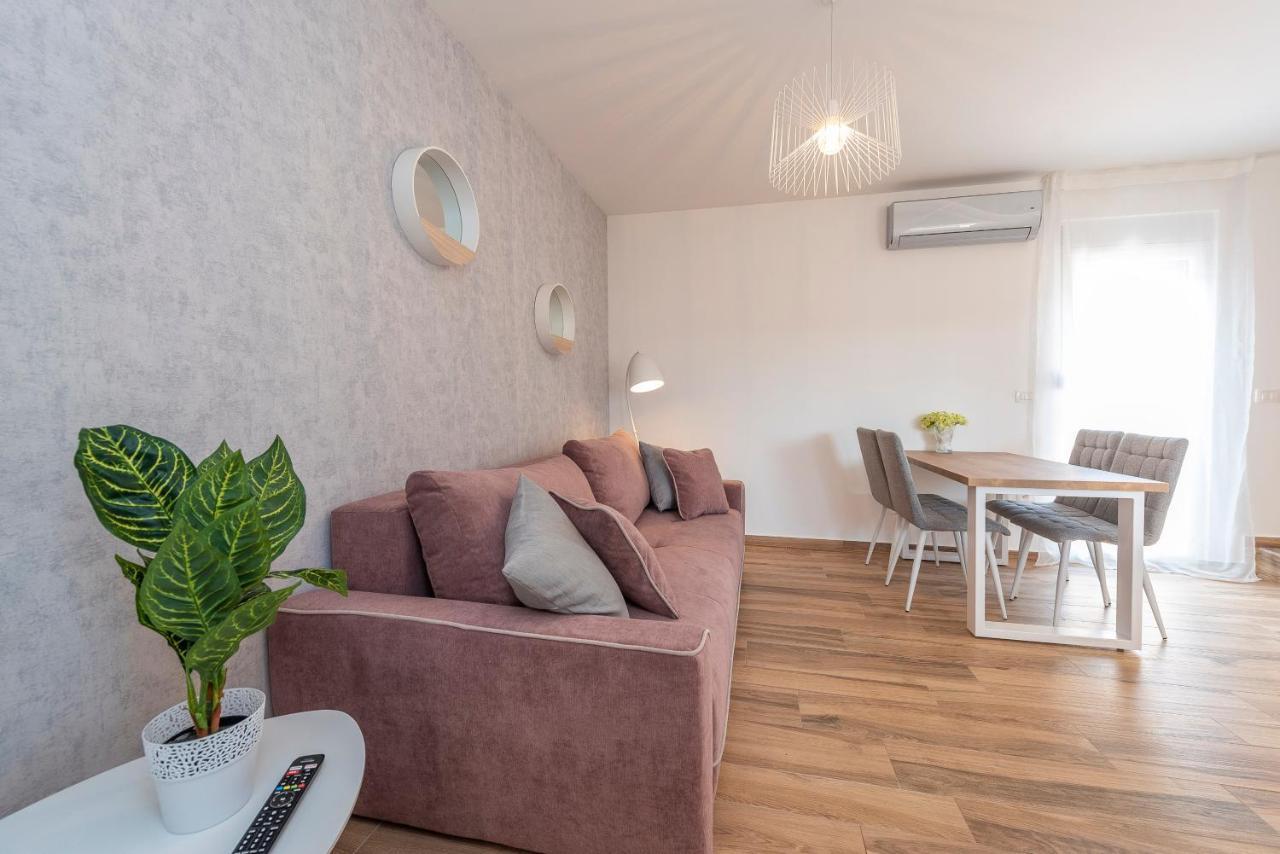 Holiday home Luxury - La 1 & 2
