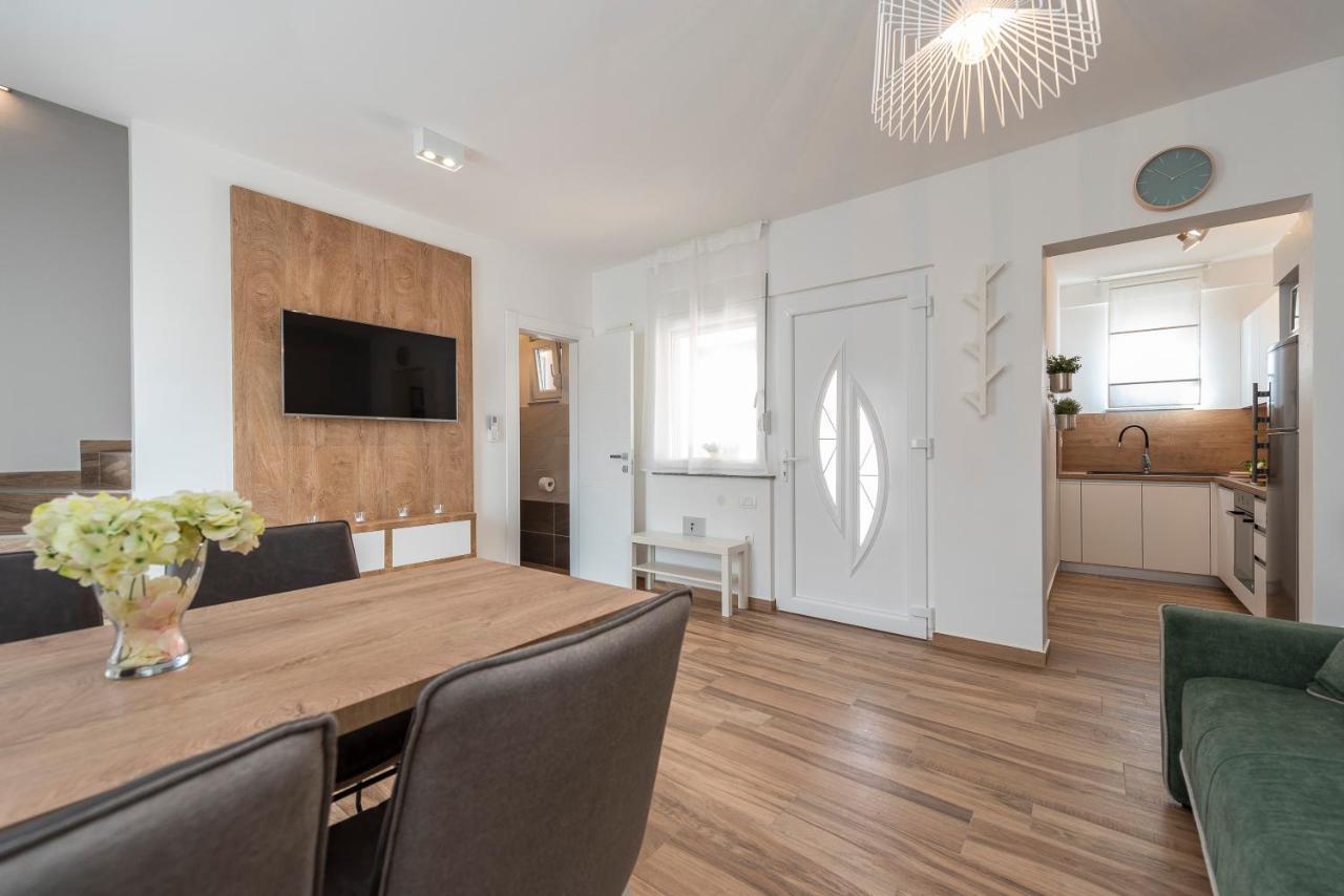 Holiday home Luxury - La 1 & 2